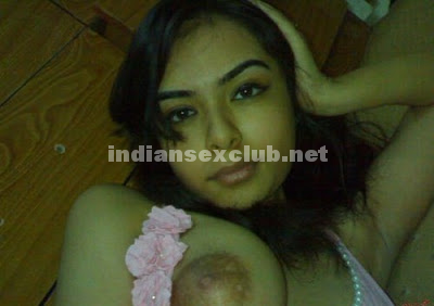Horny Ajmer college girlfriend leaked nude selfies