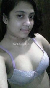 horny desi bhabhi clicking naked selfies