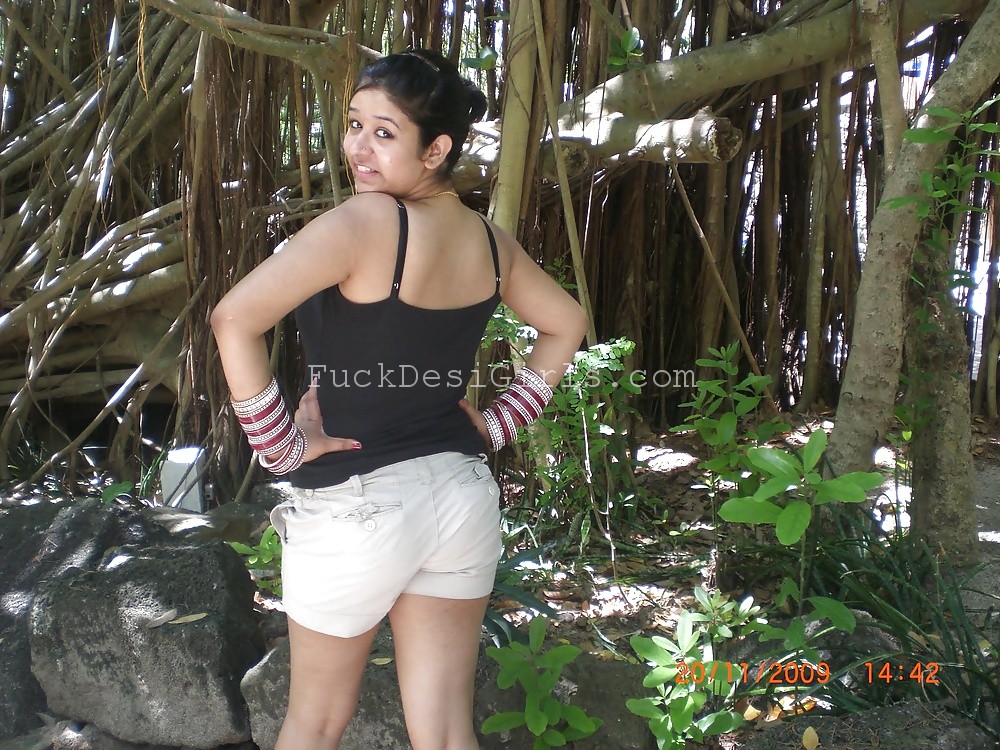 Nude indian in jungle - XXX photo