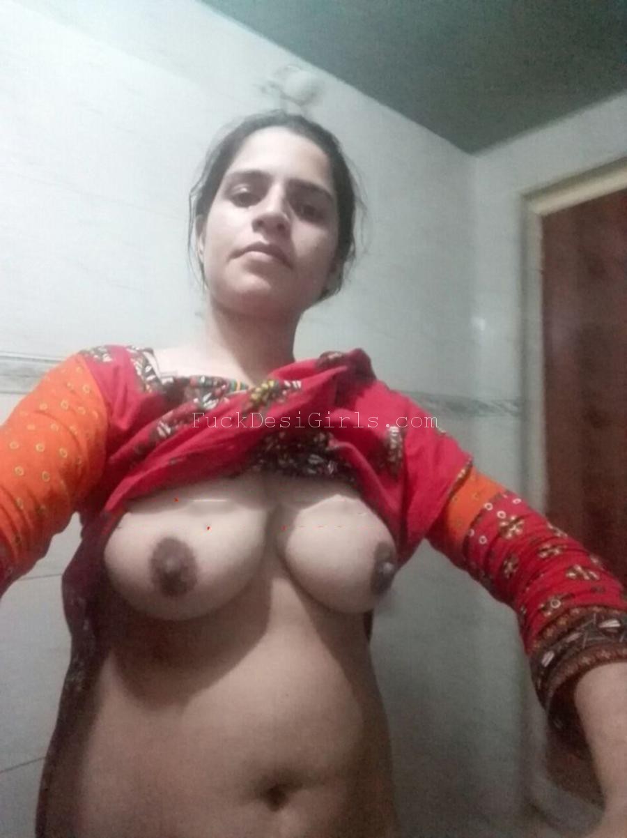 Pakistani Wife Nude On Video Call Showing Big Boobs 9