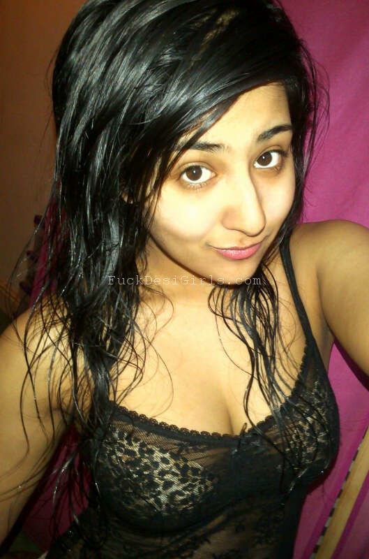 Sexy Mumbai girlfriend juicy boobs leaked pics