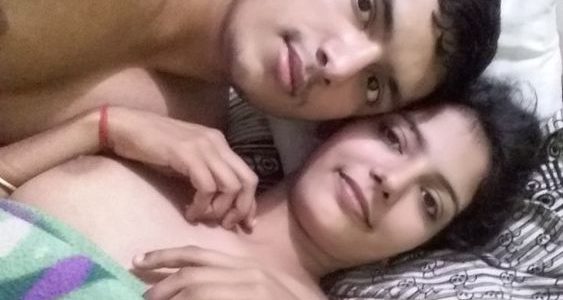 Beautiful Bengali Teen Girlfriend naked in bed with bf ...