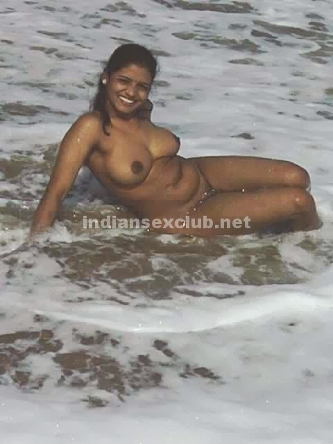 south-indian-housewife-naked-photo – FuckDesiGirls picture image