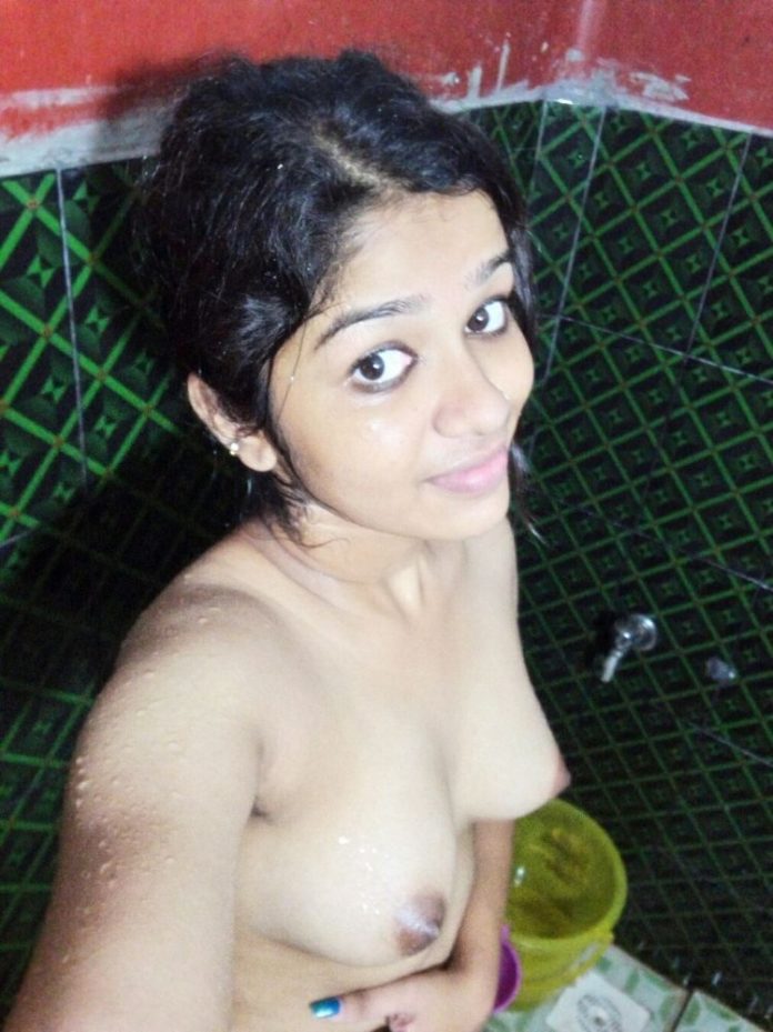 Desi Delhi College Girl Clicking Nude T