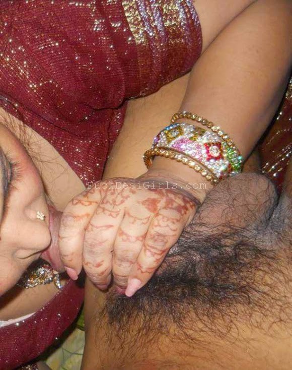 Nude Desi Bhabhi Sucking