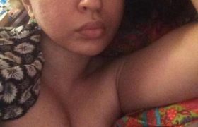 BigoLive girl Shruti fucking nude topless for money in hotel room